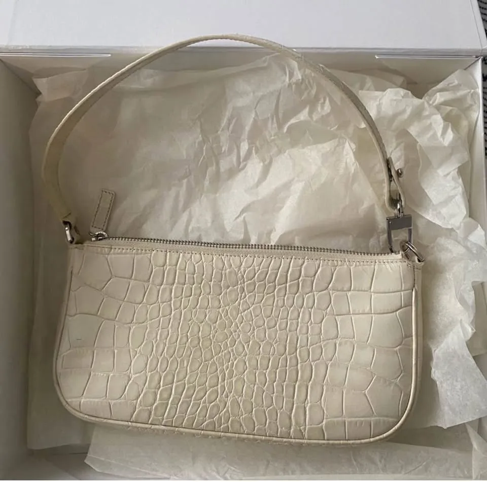 Croco Embossed leather should bag image indicator(5)