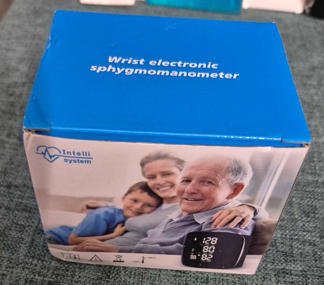 WRIST ELECTRONIC SPHYGMOMANOMETER