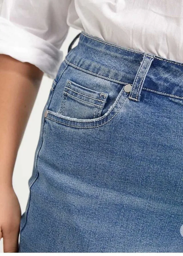 Bloomchic women relaxed fit jeans, size 18 image indicator(5)