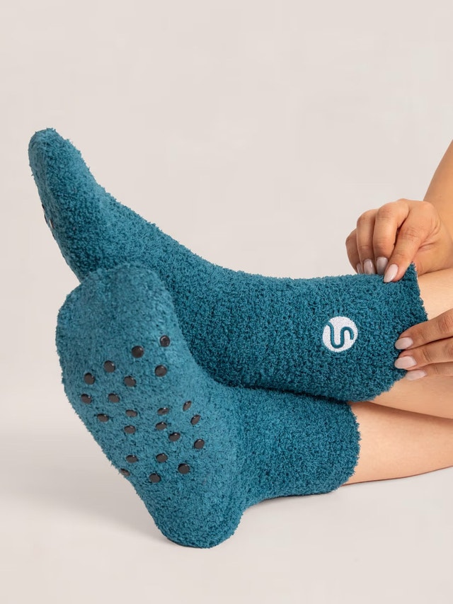 Shapermint - Fuzzy Socks Size S
