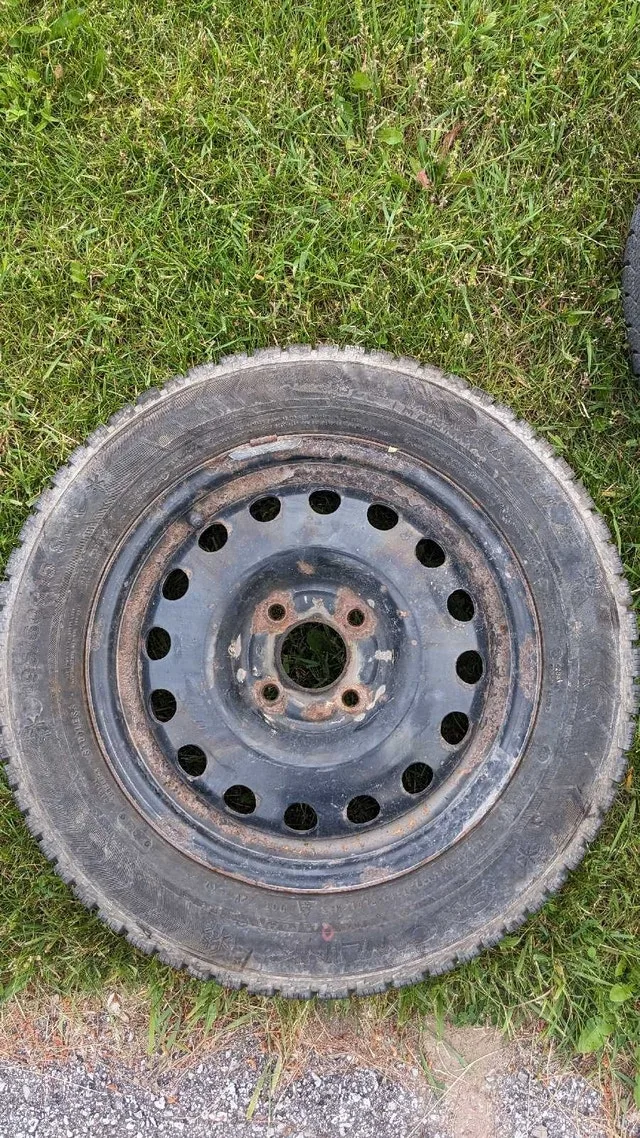 195/65/R15 SNOW TIRES with rims! image indicator(3)