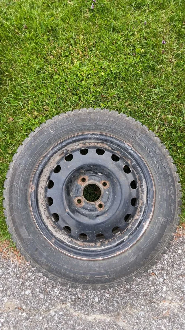 195/65/R15 SNOW TIRES with rims! image indicator(6)