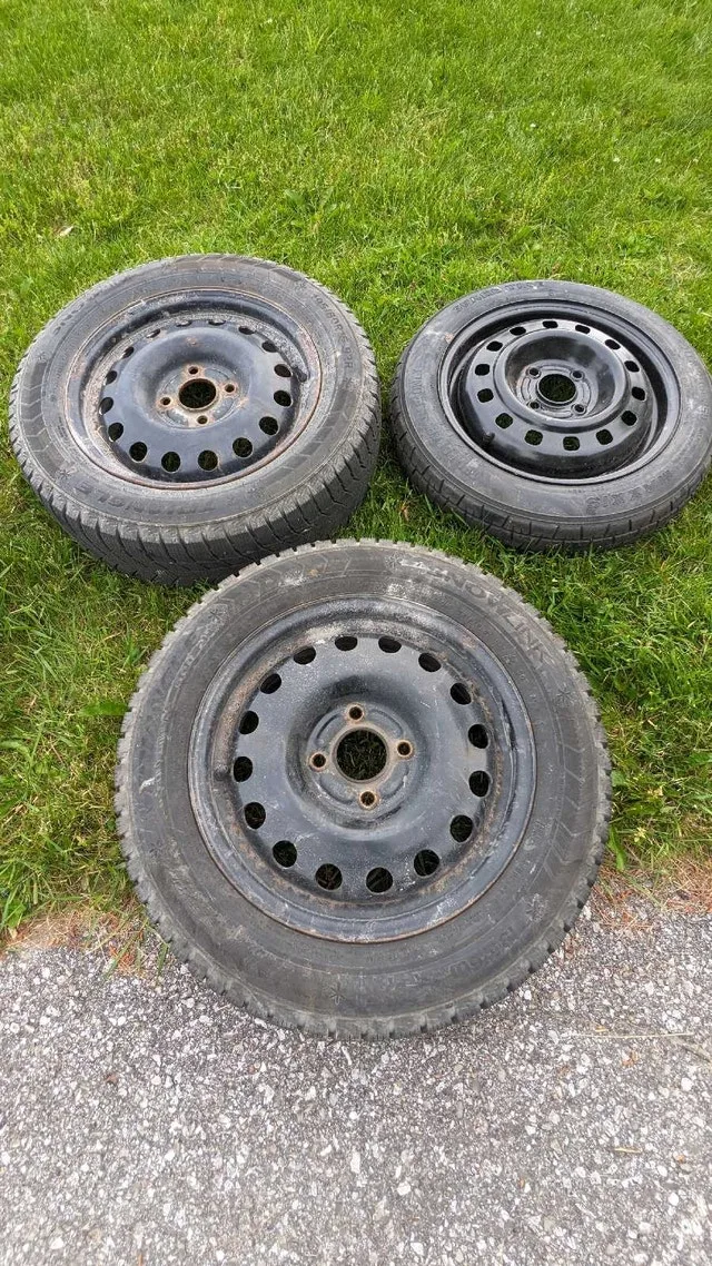 195/65/R15 SNOW TIRES with rims! image indicator(7)