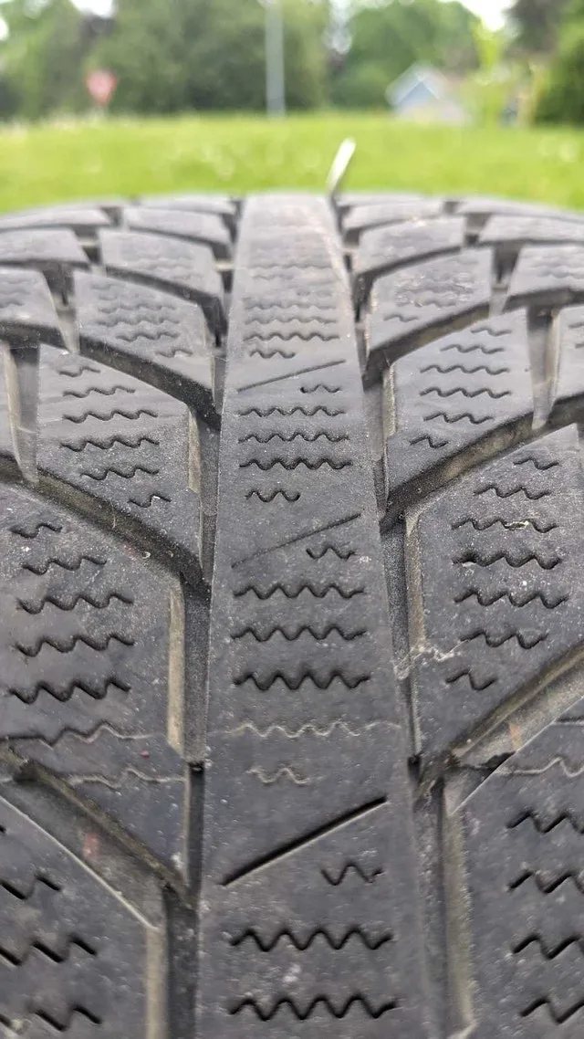 195/65/R15 SNOW TIRES with rims! image indicator(10)