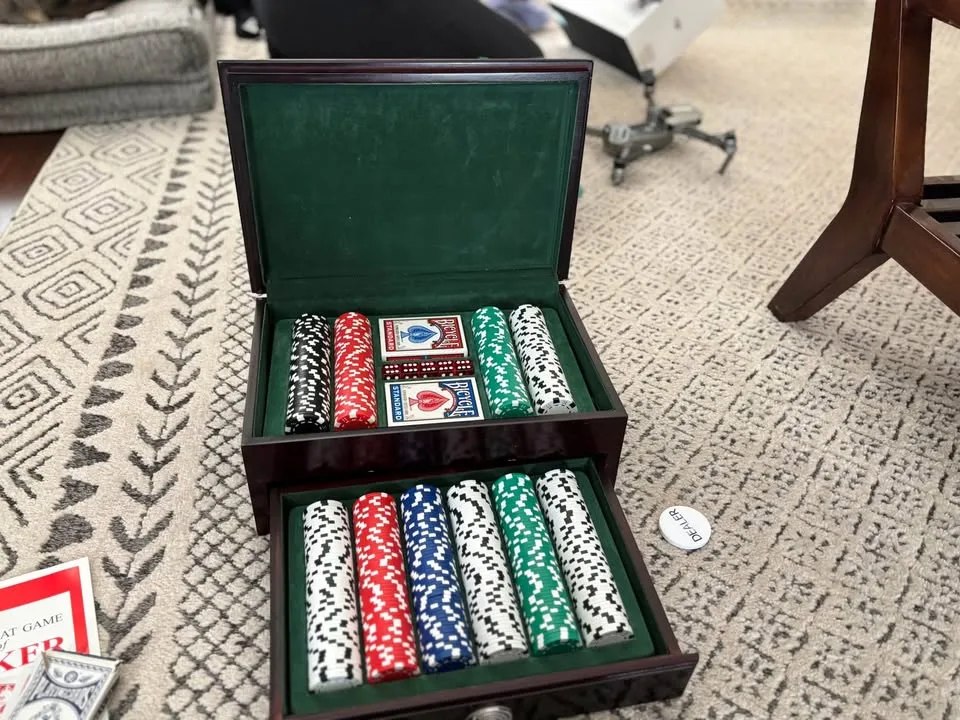 500 Piece Executive Poker Deluxe Poker Set DaVinci Chips image indicator(2)
