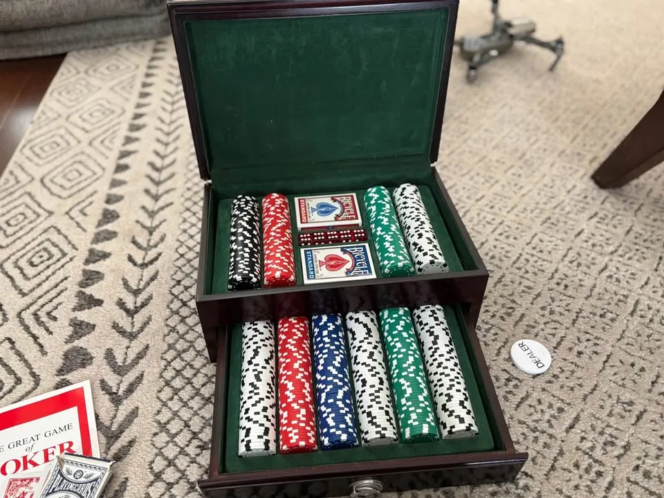 500 Piece Executive Poker Deluxe Poker Set DaVinci Chips image indicator(3)