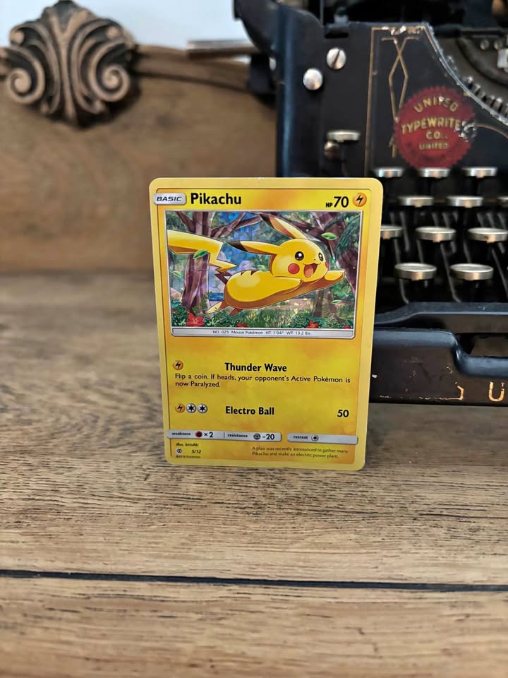 Pikachu 5/12 McDonald's Collection Pokemon 2016