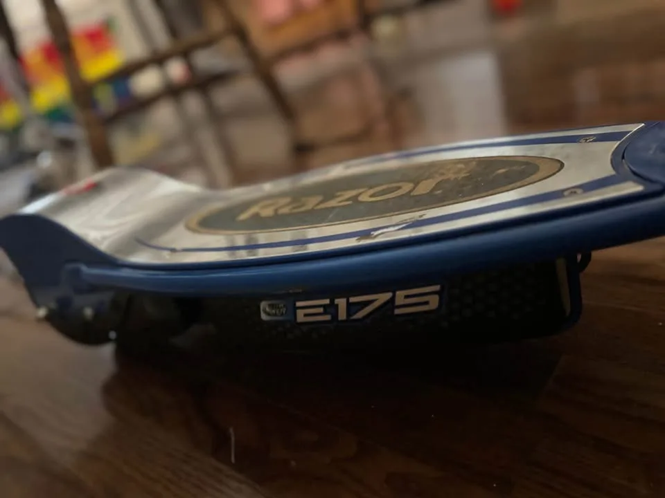 Razor Power Core E175 Electric Scooter image indicator(5)