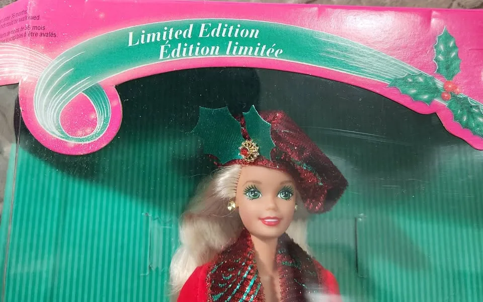 Happy Holidays Limited Edition 1994 Barbie Doll - New in Box image indicator(2)
