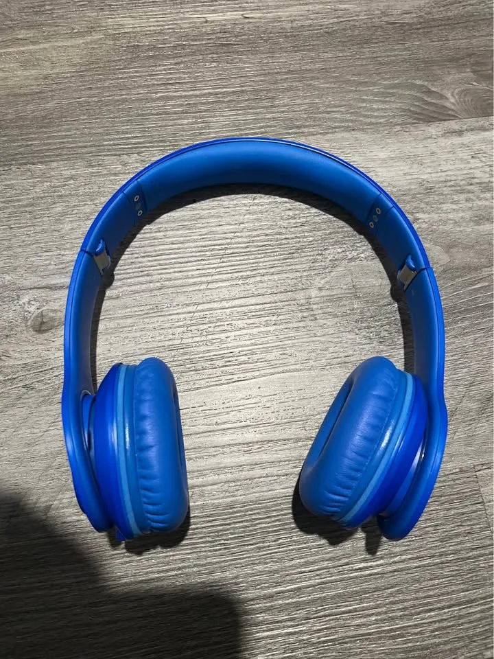 Beats Solo HDs! image indicator(2)