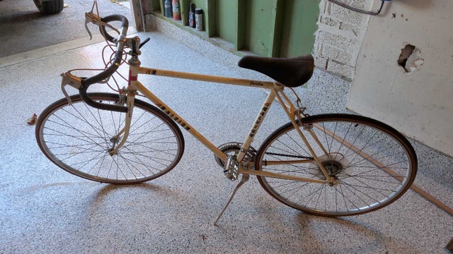 old school Raleigh road bike