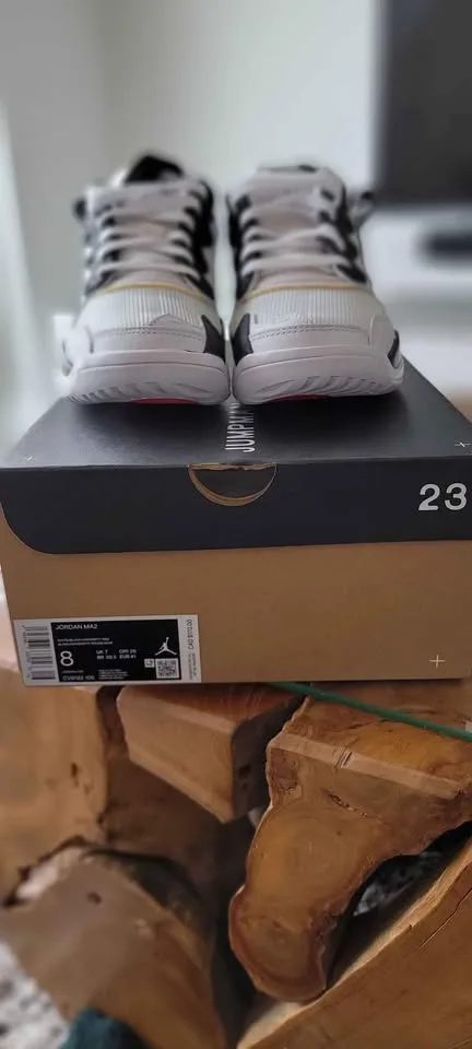 Jordan m2 NWT size 8 men image indicator(8)