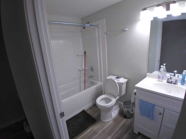 2 Bedroom Legal Basement - new and with storage space. - photo 4