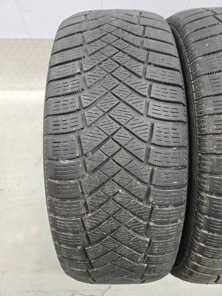 Winter Tire Set- 215/60R16 image indicator(2)