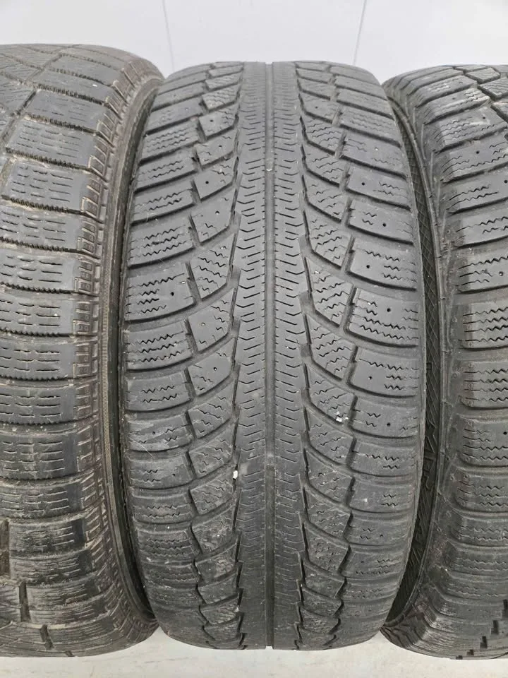 Winter Tire Set- 215/60R16 image indicator(4)