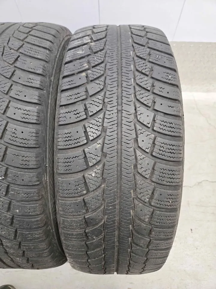 Winter Tire Set- 215/60R16 image indicator(5)