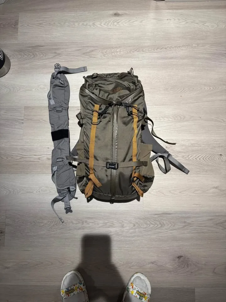 Mystery ranch Scree 32 image indicator(2)