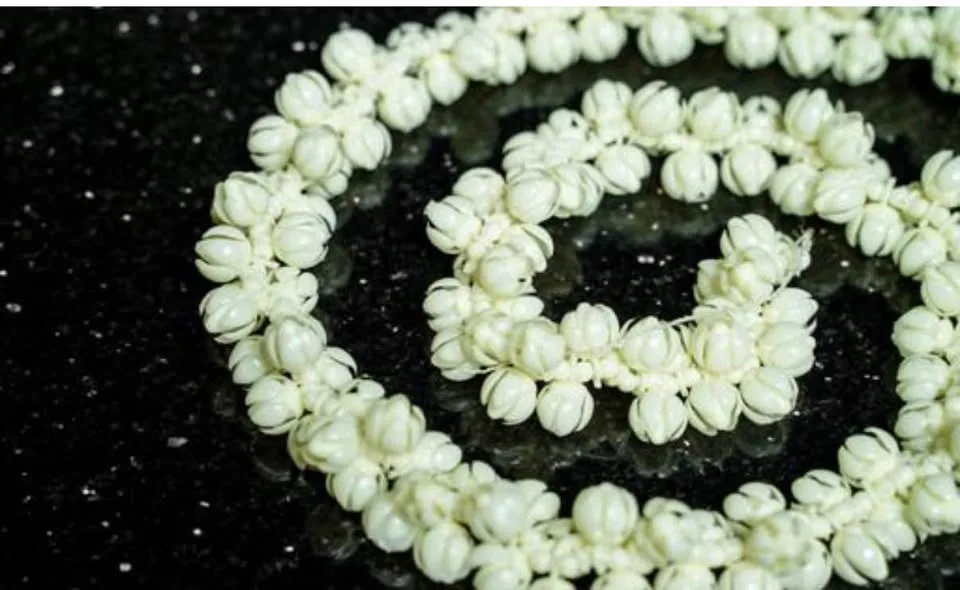 Artificial Realistic Jasmine Gajra/Jasmine Garland Mullapoov Mal image indicator(2)