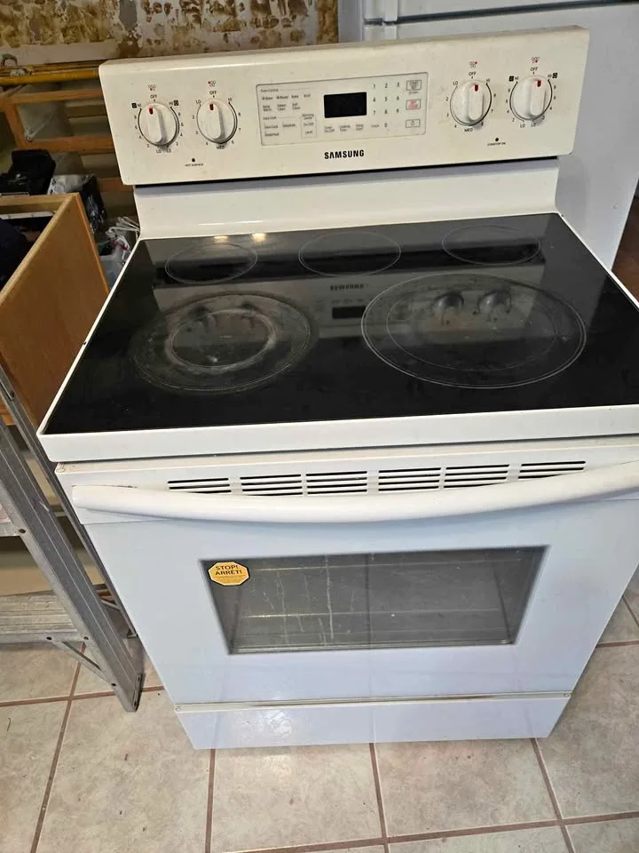 Samsung Glass Top Electric Stove White thumbnail