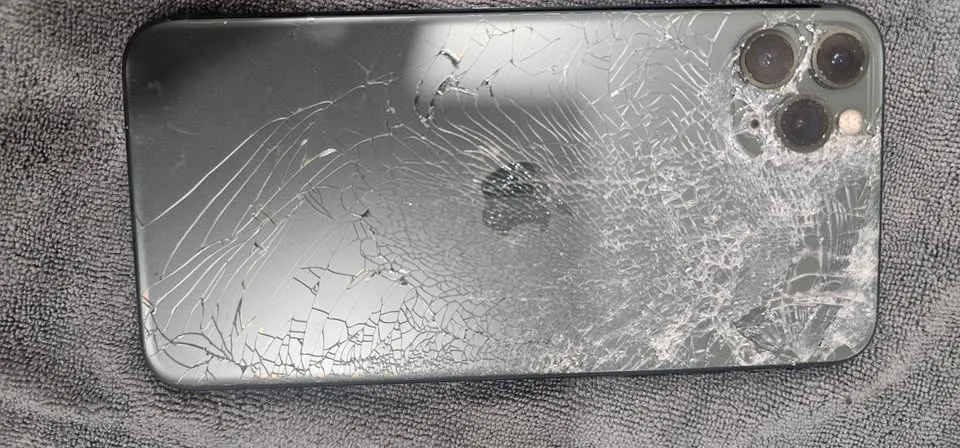 Iphone 11 pro max works but need repair image indicator(2)