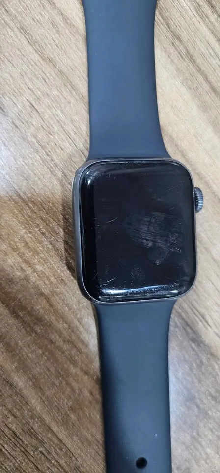 Apple watch series 4 40mm LTE image indicator(2)