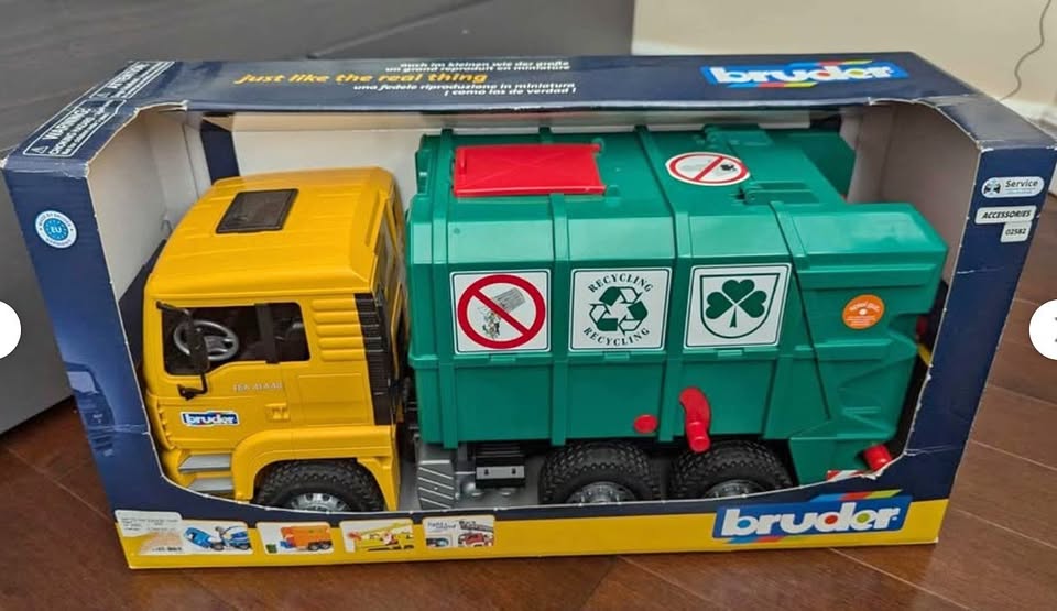 Bruder Recycling Truck
