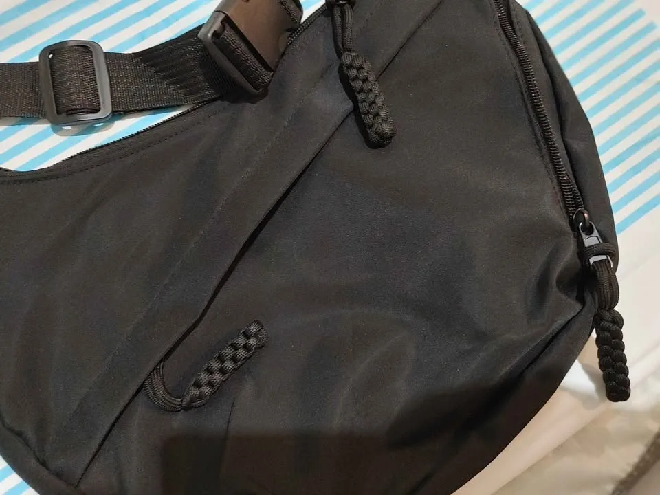 Brand New Lightweight Black Sling Bag image indicator(2)