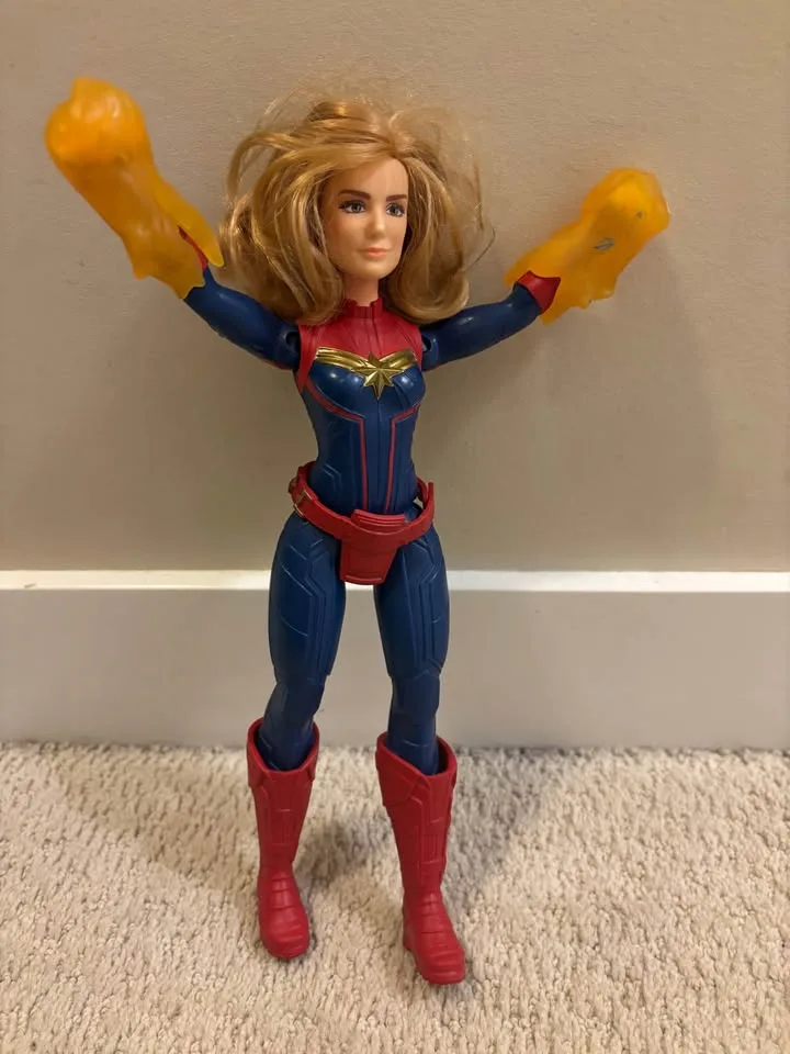 Captain Marvel figure image indicator(2)