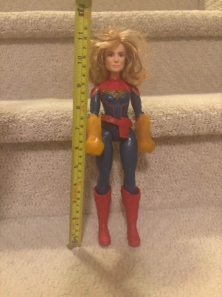 Captain Marvel figure image indicator(5)