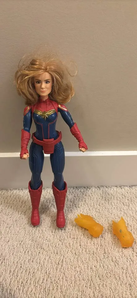 Captain Marvel figure image indicator(6)