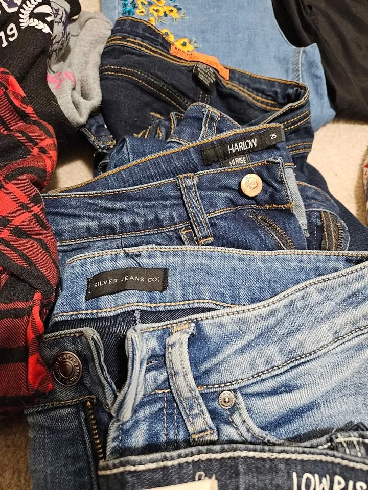 Small women clothes lots image indicator(2)