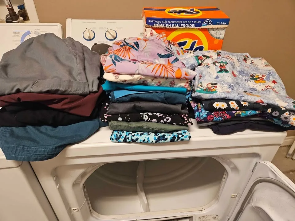 Womens scrubs small and medium image indicator(3)