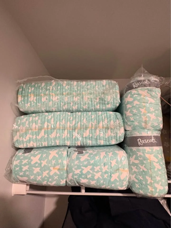 Rascals Premium Baby Diapers Size 2, 304 Count image indicator(3)