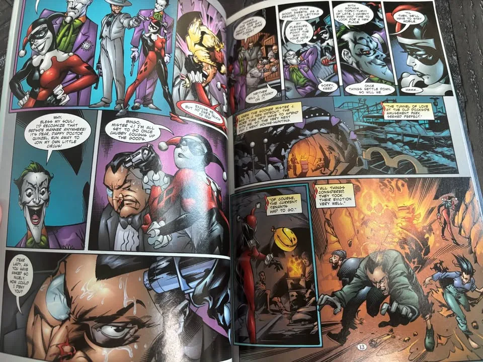 Harley Quinn book image indicator(3)