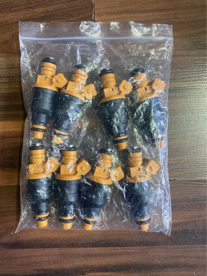 8pcs Fuel injectors for 1985-1992 corvette/￼camaro for sell image indicator(2)