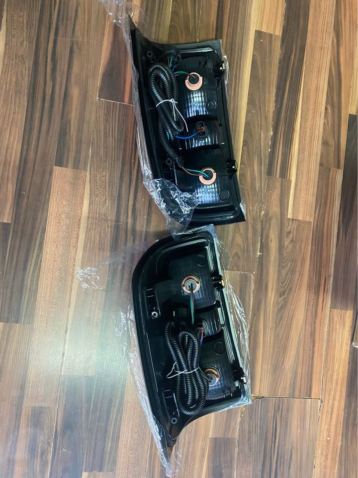 2019-2024 Chevy Silverado taillights for sell - photo 3