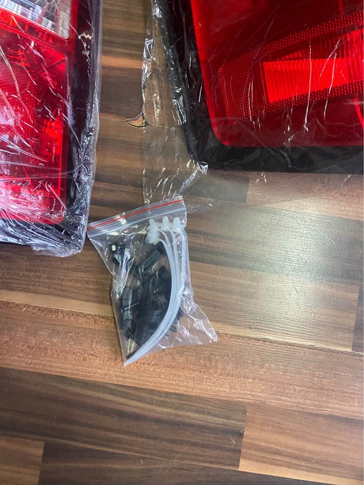 2019-2024 Chevy Silverado taillights for sell - photo 4
