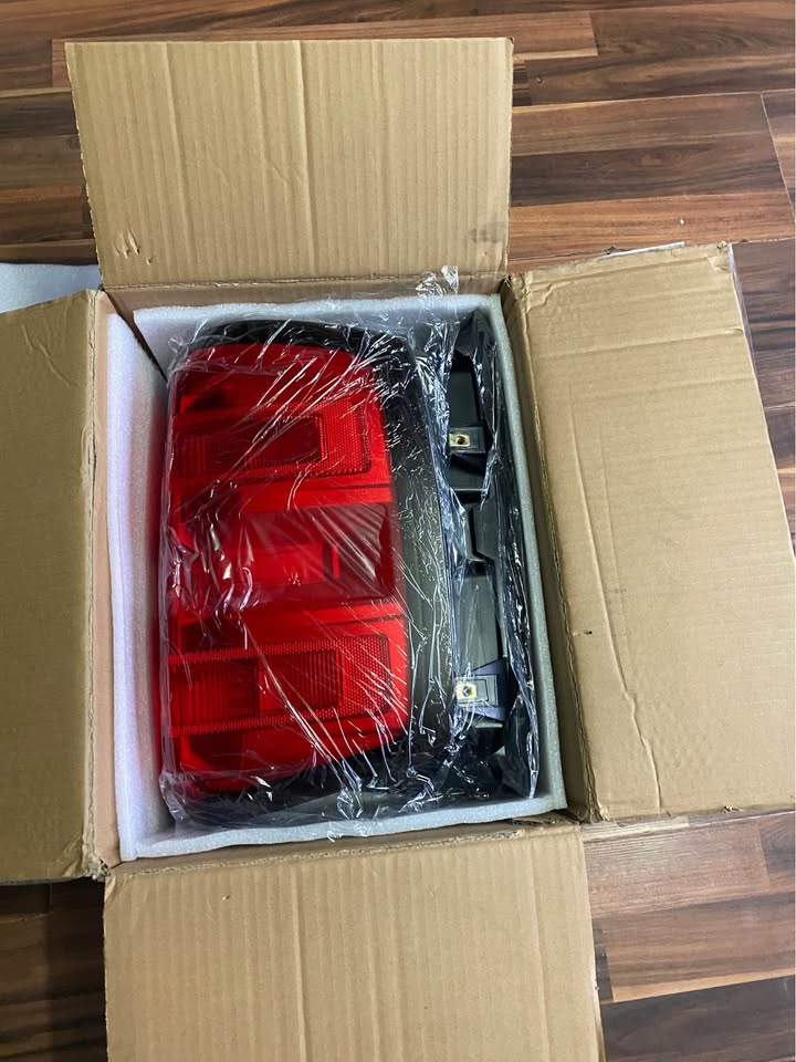 2019-2024 Chevy Silverado taillights for sell - photo 5