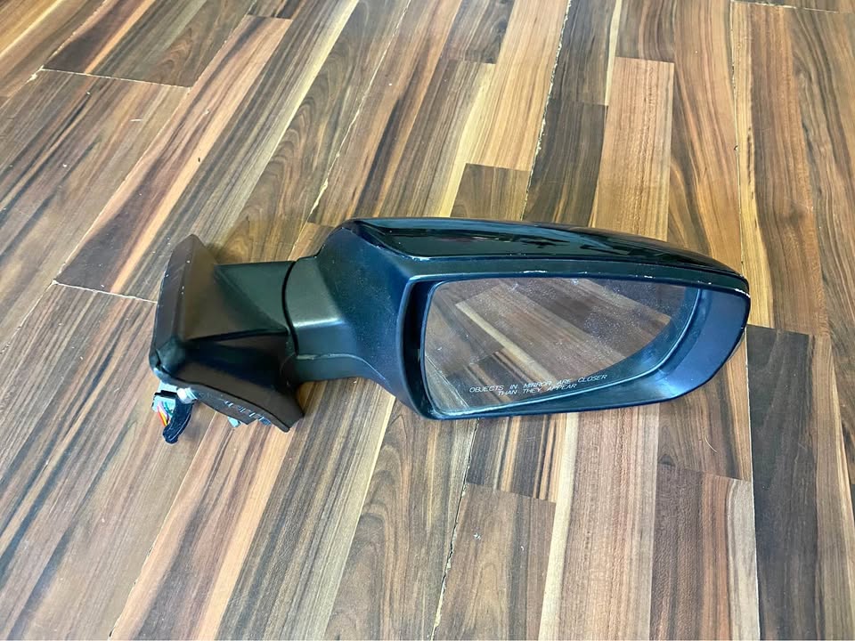 2013 Kia Sorrento right side view mirror