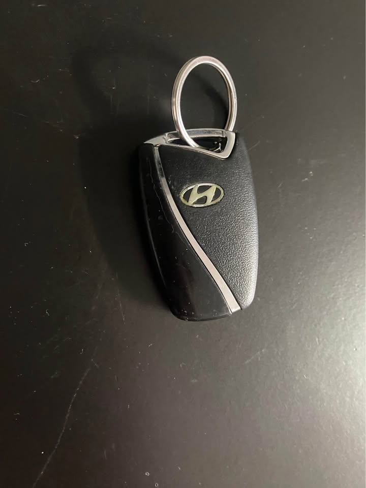 Hyundai key fob for 2015-2016 Hyundai genesis for sell - photo 2