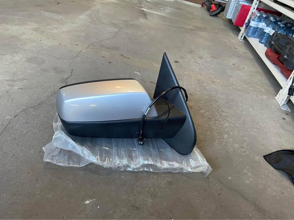 2014-2018 chevy Silverado/gmc sierra side mirror for sell - photo 2