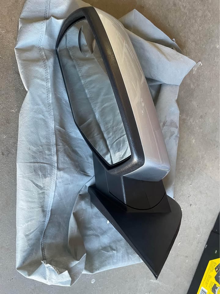 2014-2018 chevy Silverado/gmc sierra side mirror for sell - photo 5