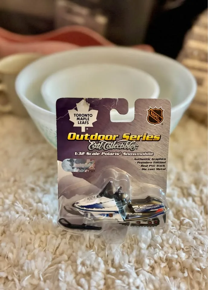 Toronto Maple Leafs Collectible Diecast Cars image indicator(2)