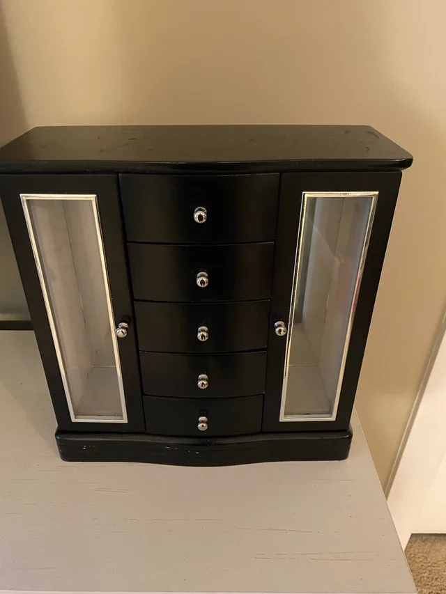 Lovely Tabletop Jewellery Box image indicator(2)