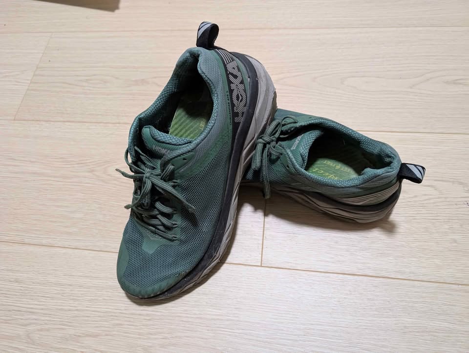 HOKA runner men size 10 - photo 2
