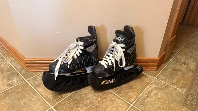 CCM Ice Hockey Skates (13 Junior) thumbnail
