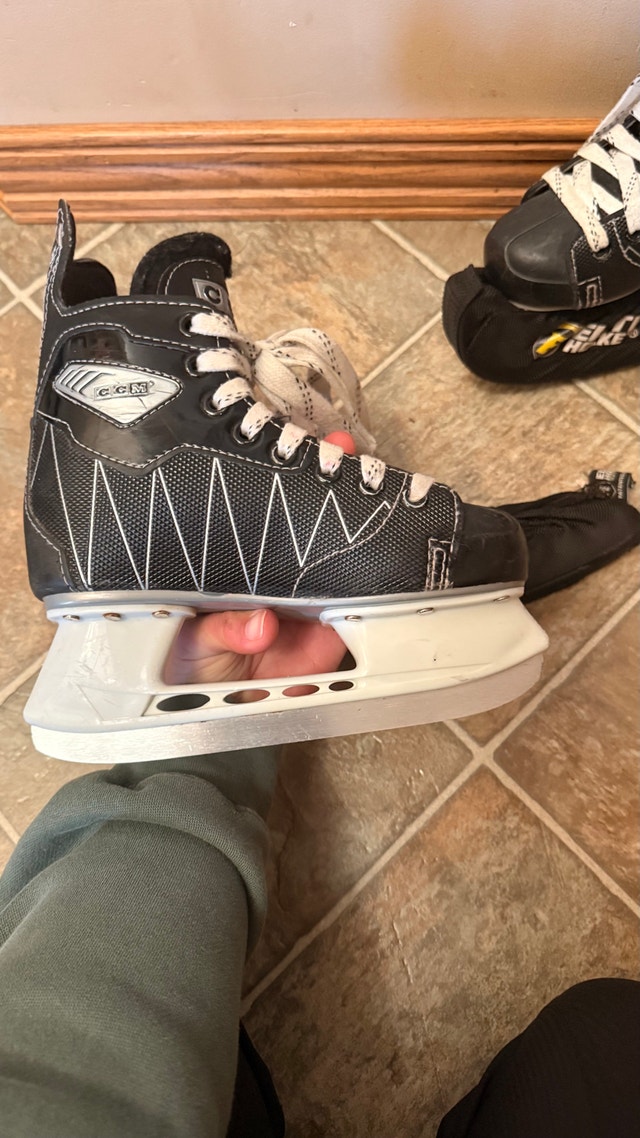 CCM Ice Hockey Skates (13 Junior) - photo 4