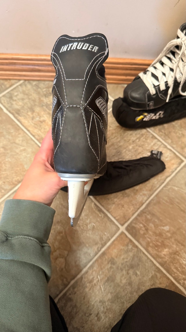 CCM Ice Hockey Skates (13 Junior) - photo 5