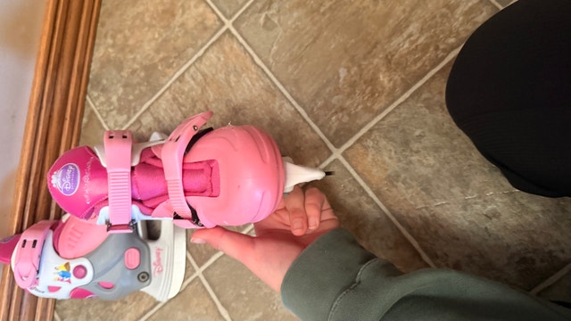 Disney Princess Adjustable Ice Skates - photo 2