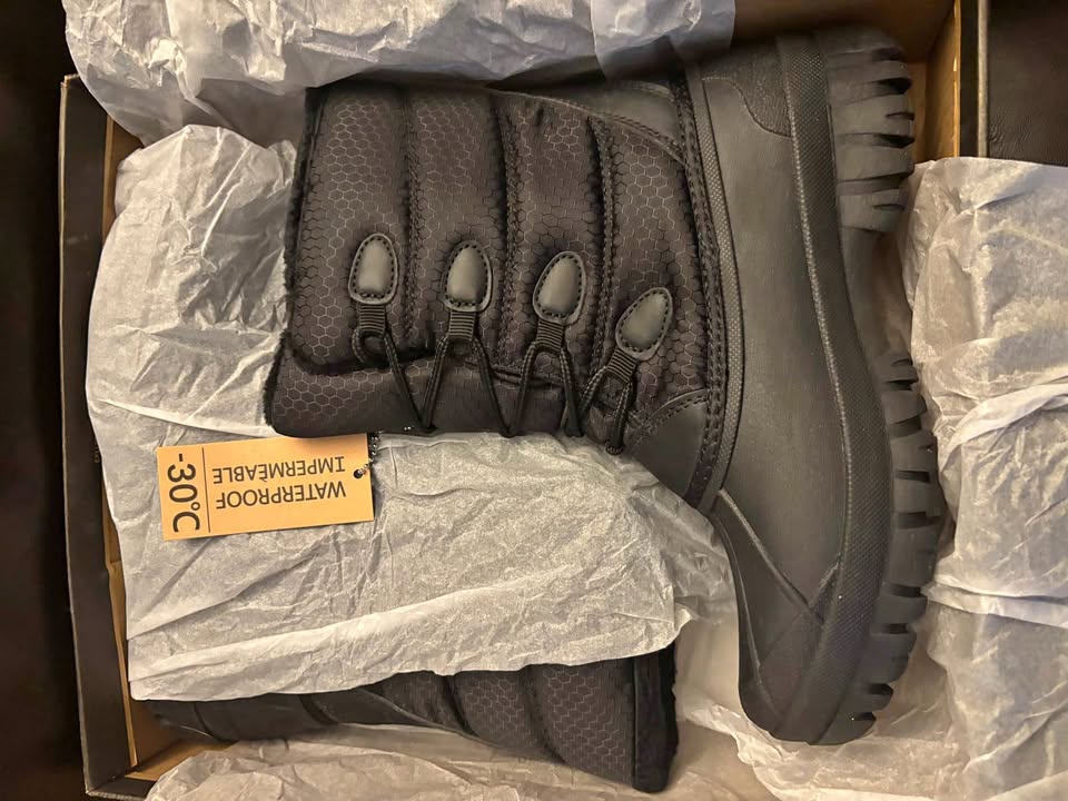 Women’s Elements Boots Size 9 Medium Width